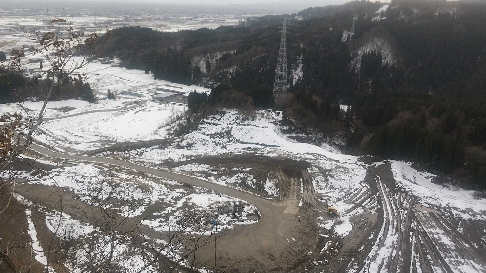 片側が断崖絶壁のため、そこから景色を望む。