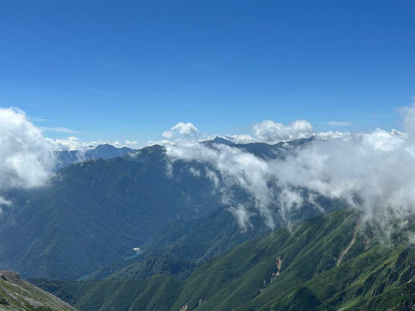槍ヶ岳も見えました✨
雲の中には薬師岳も！