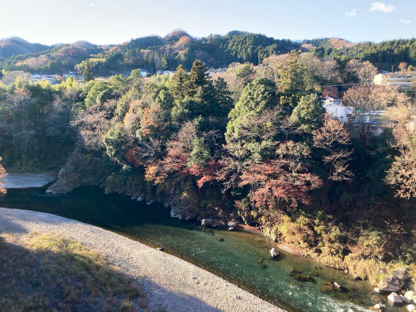 宮の平駅からスタート
チョー寒がりなワタシの今日のレイヤリングはななんと6枚！プクプクです笑。
川の水がキレイでした。