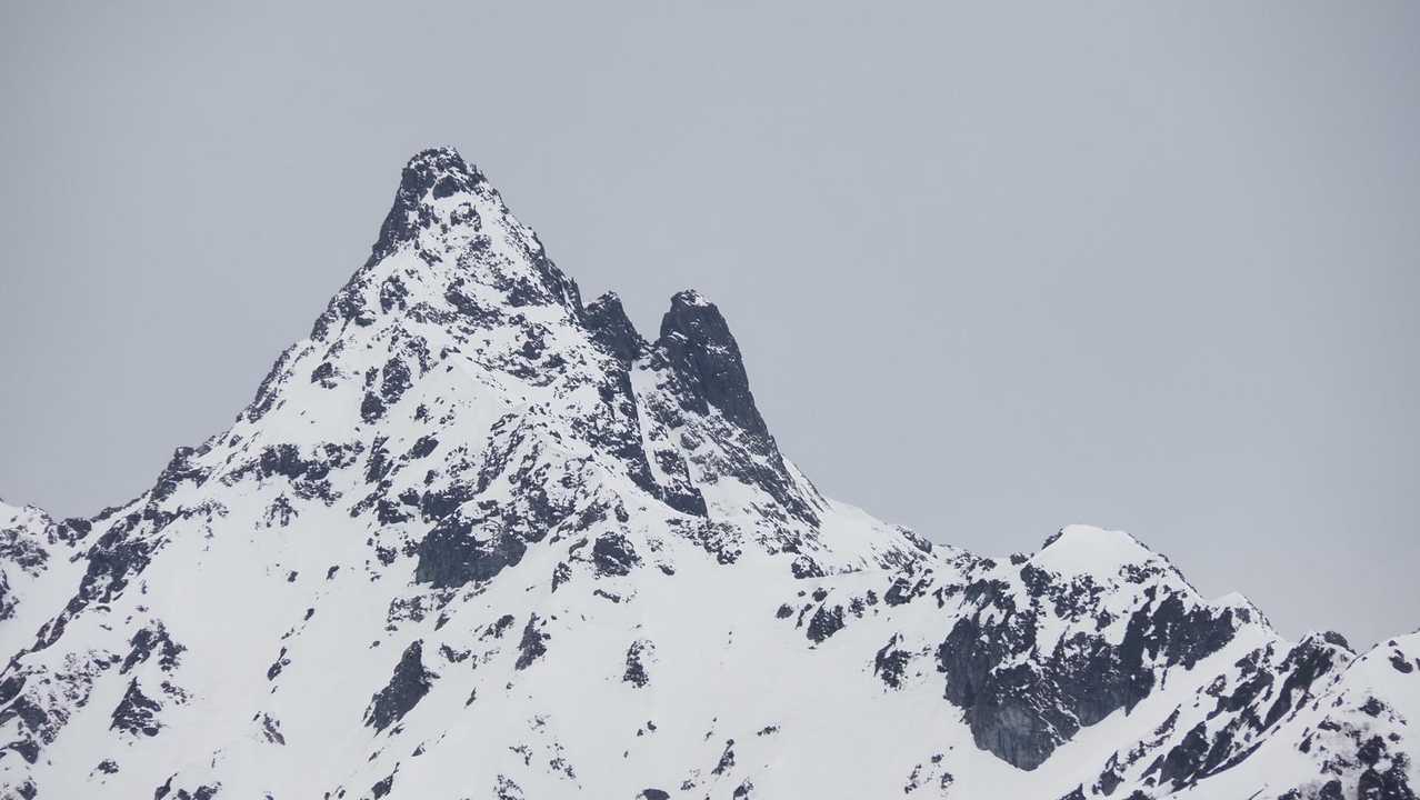 燕岳、残雪の稜線へ の写真 42