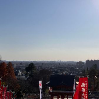 階段を登ると眺めが素晴らしい✨名古屋駅の高層ビル群と手前は小牧城かな