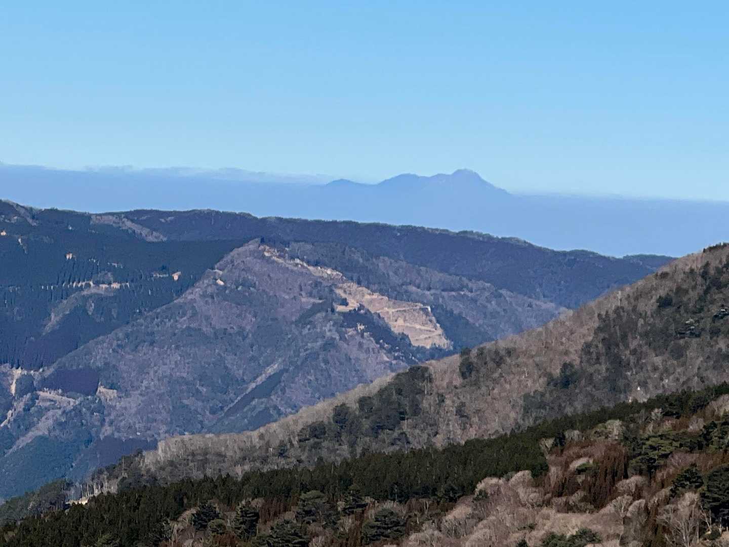 遠くの山が何なのかわからないのが痛い💦
韓国岳とか…🤔