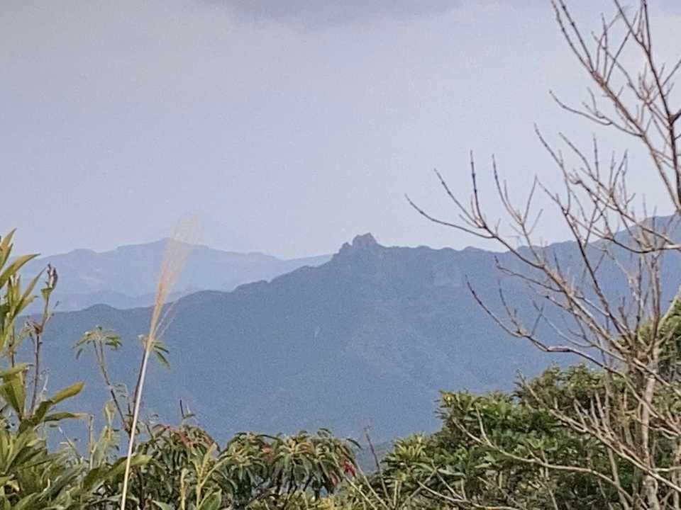磯間嶽⛰が見えます❣️
いつかは…登りたいなぁ〜😅

今日は、皆さんのご好意に感謝しながらのお礼登山⛰が出来て…本当にありがたい気持ちでいっぱいでした💕
YAMAPの絆…最高ーーーーーーー♥️