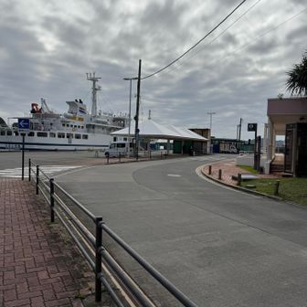 母島沖港に到着。GOAL。
船の出港まで１時間以上あるので
見たかった施設を見に行きます。