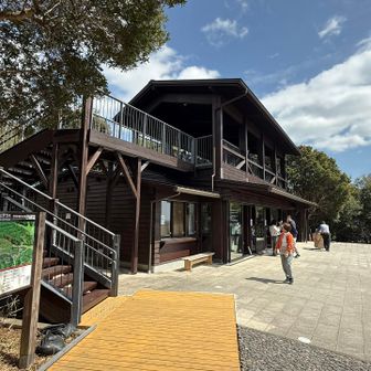 ⑥横山展望台(横山天空カフェテラス):
非常に新しい施設で車椅子、高齢者等の駐車場はすぐ隣りにある