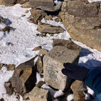 一等三角点［祖母山］にタッチ