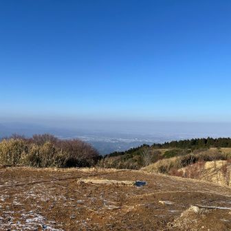 葛城山山頂からの眺望
黄砂で霞んでいました。
