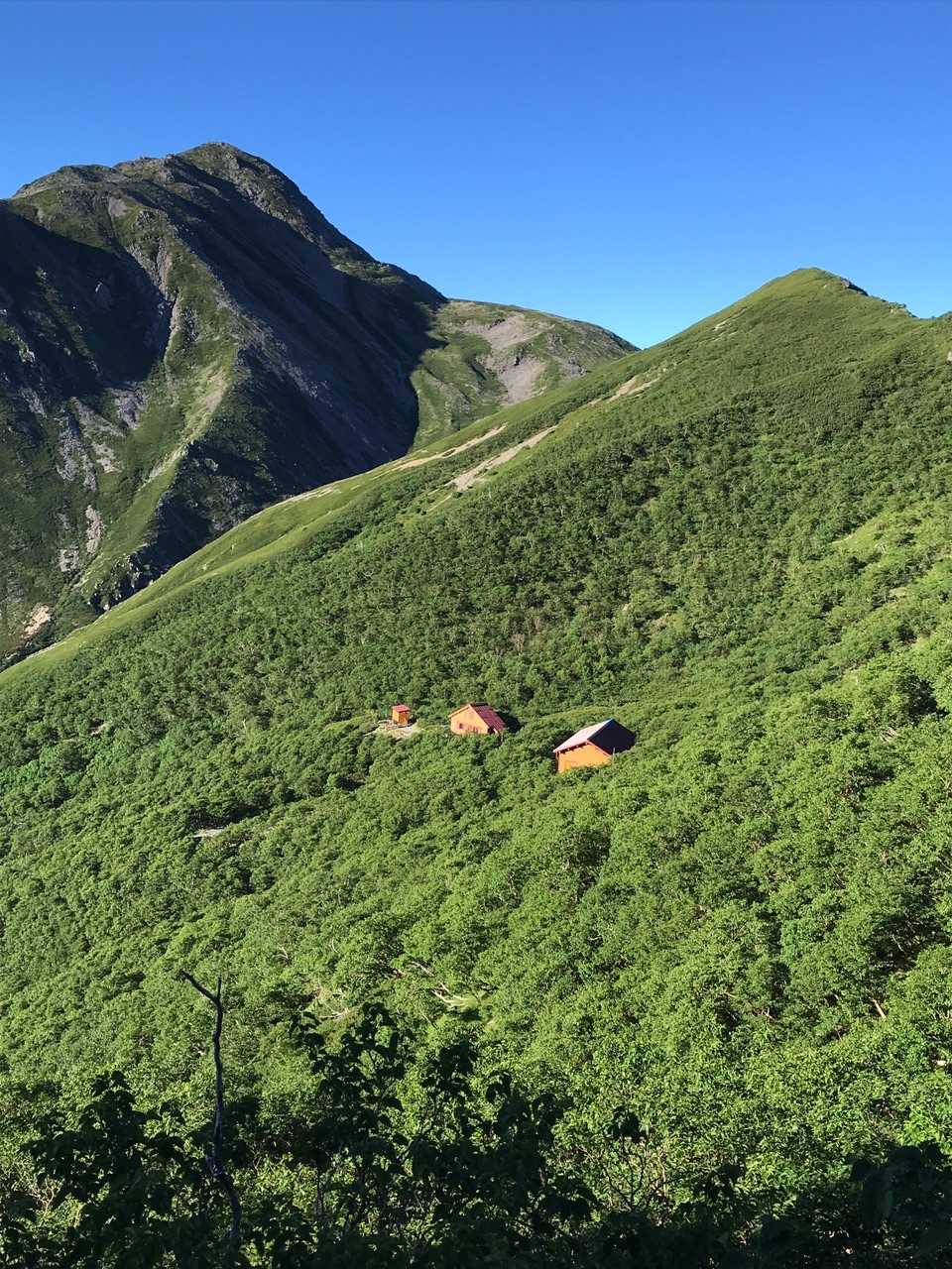 少し登って小赤石岳と荒川小屋