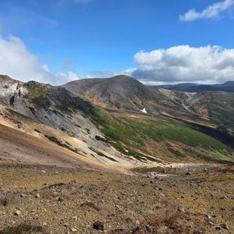 左手前は比布岳(今日は行かず)
中央は北鎮岳。7月は向こうからこちらを見ていたんだ。