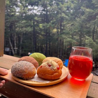 揚げパン5個セットとこけももジュース