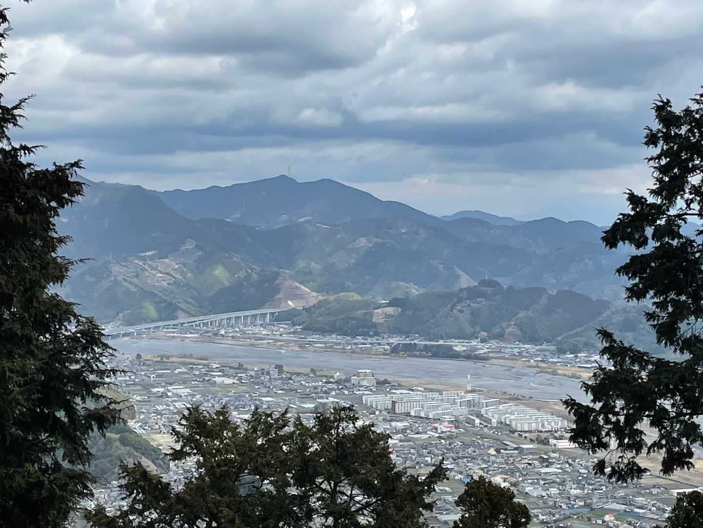 富士山は厚い雲の中