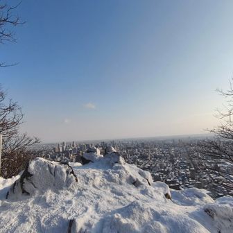 山頂！
天気も良く、札幌市街を一望できました 