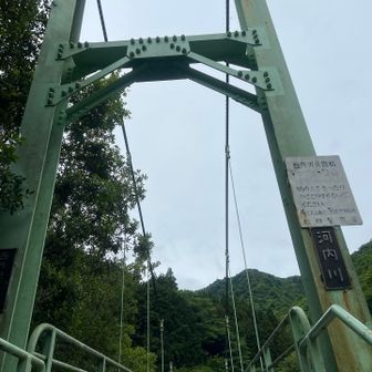 去年を思い出す橋。日が暮れそうな中で。