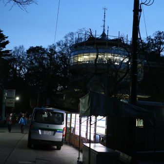 ケーブルカー乗り場付近通過。