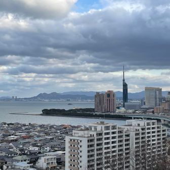 正面の山は立花山？