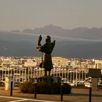 呉羽山展望台から襷をかけたような剱岳