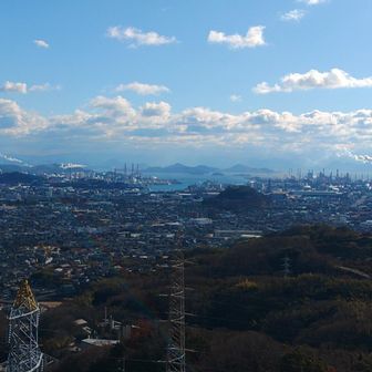 風が強く工場の煙が横に流れてます⬅️