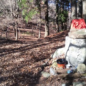 サカサマ峠の首無地蔵、