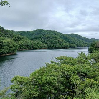 三日月湖
