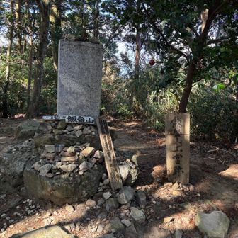 最近登ることが増えてきた飯盛山
山友にとっては初めての飯盛山
飯盛山を共有できた記念日
今日一緒に歩いたことは、今後の山行で同じ道を歩く時に、とても力をもらえるのは間違いない。