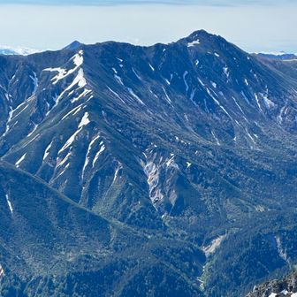 奥野口五郎岳、手前水晶