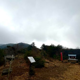 地蔵峠まで戻ってきました
朝来た時よりガスが晴れてきた😁