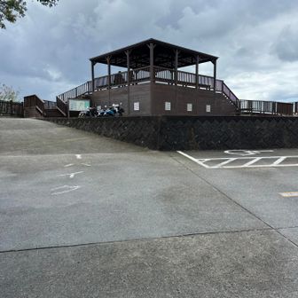 ウェザーステーション展望台に到着。
ここまでは車でも来れます。