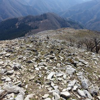 ここから岩場の降り