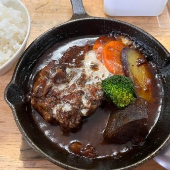 タンシチュー😋普通盛りのご飯が大盛り🤣しかし全部食べる！