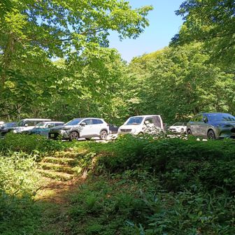 三ノ沢駐車場まで下りてきたあ〜🏃‍➡️

それでは剣ヶ峰へ向かう登山口へ向かいます🚶‍➡️