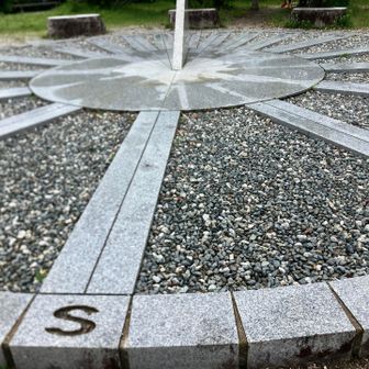 山頂に日時計