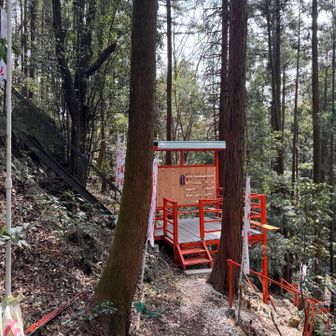 叶権現の下には立派な足場ができてました✨