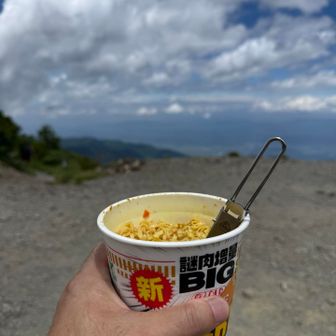 ここで昼食。
以前の反省からバーナー点火用にフリント式ライター持参。