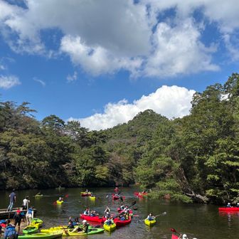 穂高湖では子供達が楽しそうにカヌーに乗ってました🛶
正面にシェール槍が見えてます⛰️