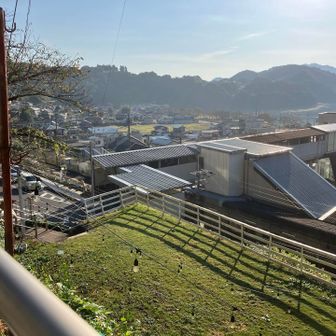上野原駅からスタート。
ガイドブックだとバスで登山口まで行けるらしいけど、まぁ歩いていけばええやろの精神。
ではイクゾー！