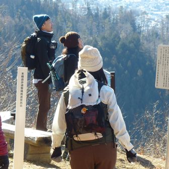 御殿山展望台より
何が見えますかぁ👀