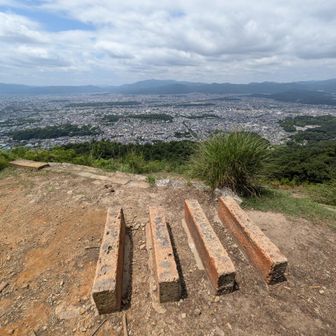 大文字の「大」の一番上の火床