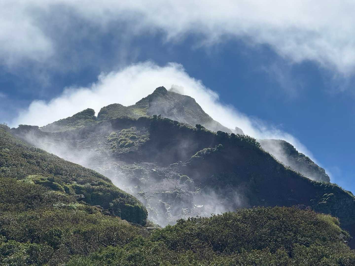 鴛泊ルート | 日本最北の独立峰「利尻富士」を眺める王道コースの写真