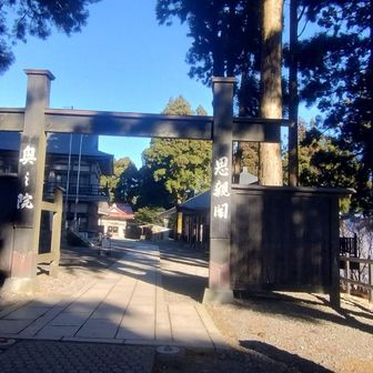 奥の院思親閣
（日蓮聖人が故郷の両親を思い建てられたお堂）　