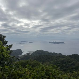 展望デッキとは反対側の正面(南側)の絶景。
右 向島、左奥 姉島、その手前が平島。