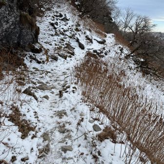 雪で滑る箇所有ります