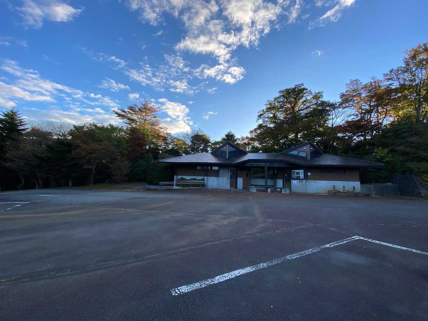 天城高原駐車場🅿️に到着。(無料)
天気晴れ☀️
50〜60台位駐車スペースがあります。



