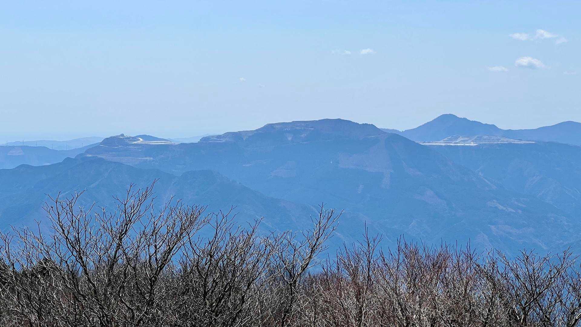 鳥形山、山がどんどん削りとられちょる