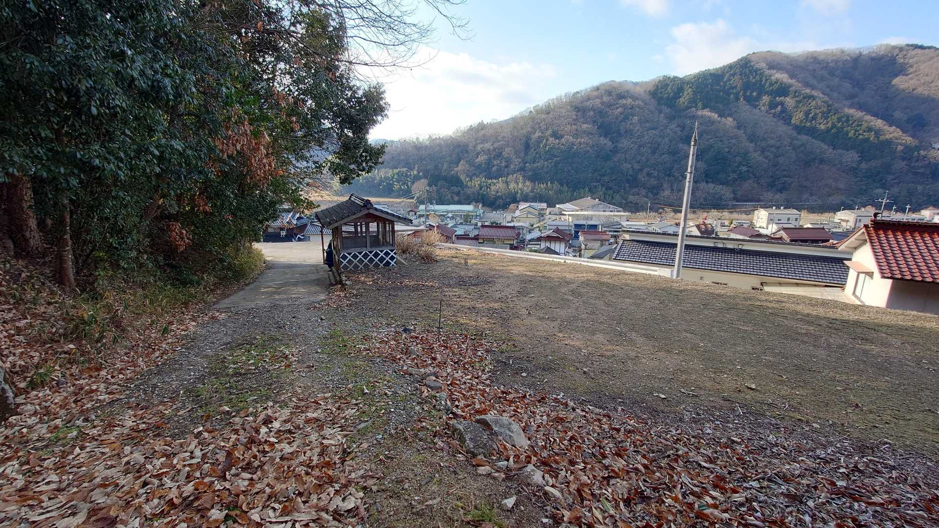 木野山神社奥宮登り口まで戻ってきました。
ここにも駐車できそうな広場がありましたが車の底を擦りそう・・