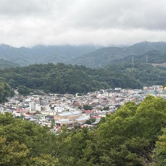 都留市の中心街方面。