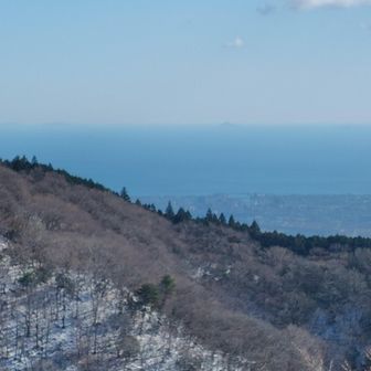 大洞の峰から経ヶ峰、伊勢平野、伊勢湾、神島
