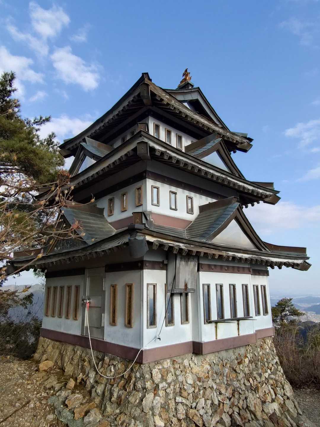 これが小さなお城 ミニチュア大桑城ですね🏯
可愛い〜💕
お城だけ写すと小さく見えないです🤭