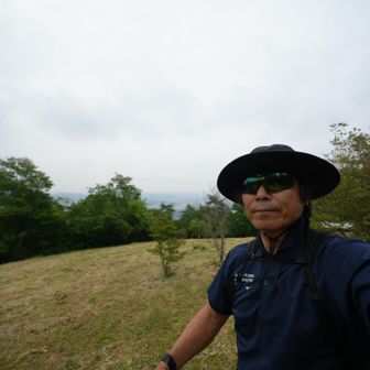 山頂碑がわからなかったが、このあたりが山頂のはず　３９７ｍ
