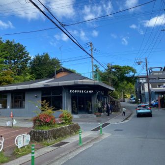 コーヒー買いに来たが開店前でした🥺残念