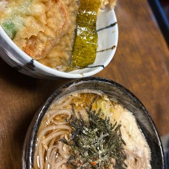 ミニ天丼ミニトロロ蕎麦😋